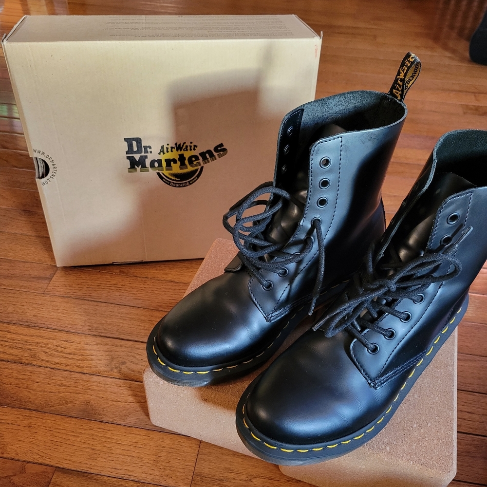 Dr. Martens Clemency Boots Size 9